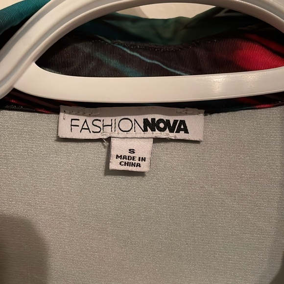 Dresses - Picture 4 of 6